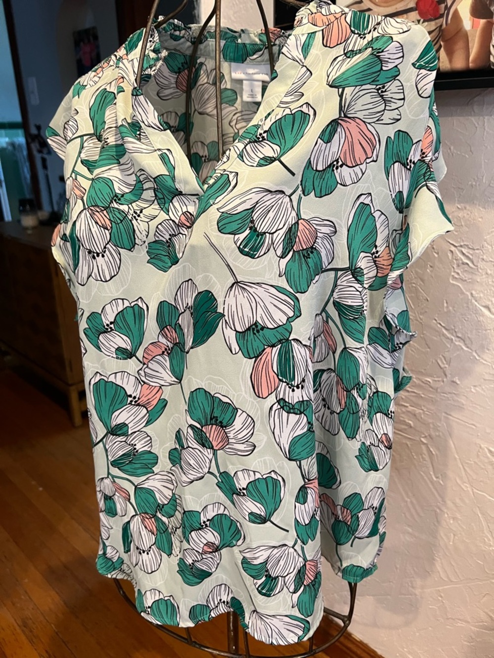 Liz Claiborne Floral Cap-Sleeve V-Neck Blouse in Green, Pink & White